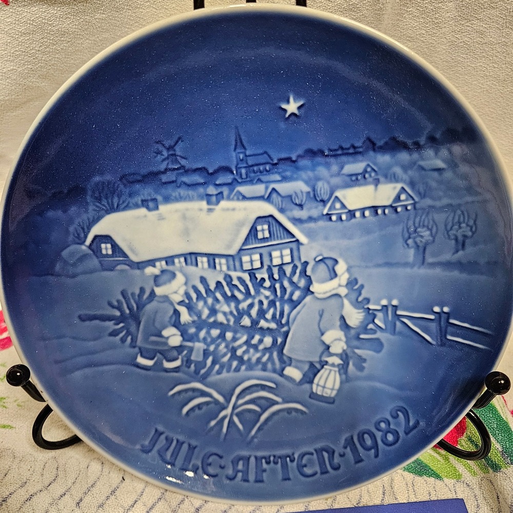 Copenhagen Porcelain Bing & Grondahl Christmas Collector Plate 1982 7"
